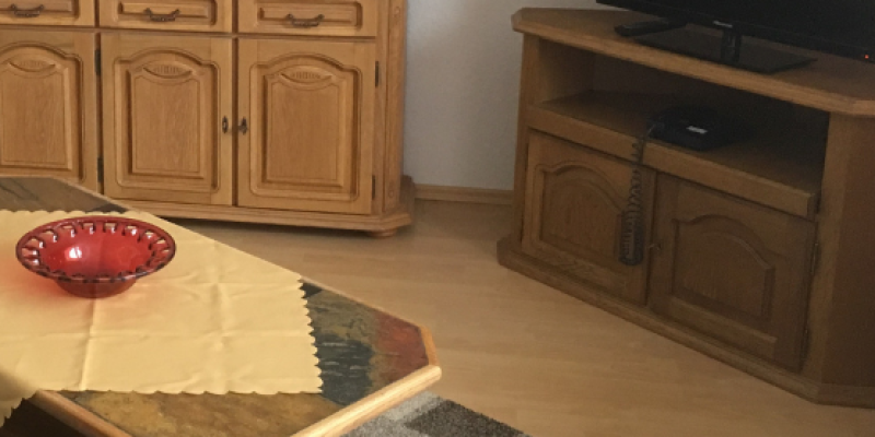 Wohnzimmerkommode Haus Jasmin wohnung Klatschmohn, TV, Fliesentisch, Teppich zu sehen