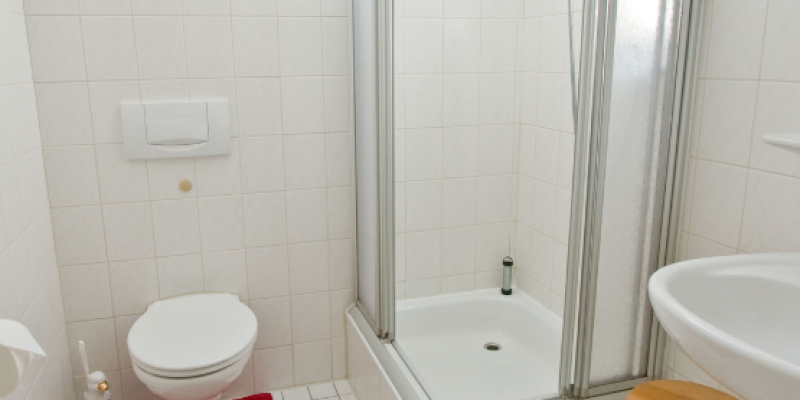 Badezimmer Wohnung 6 mit Dusche und wc